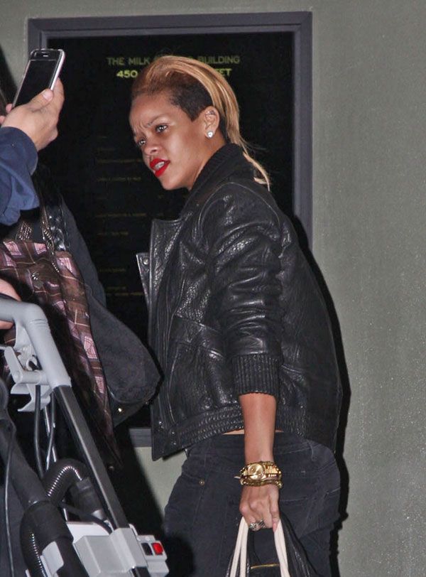 Rihanna (6 pics)