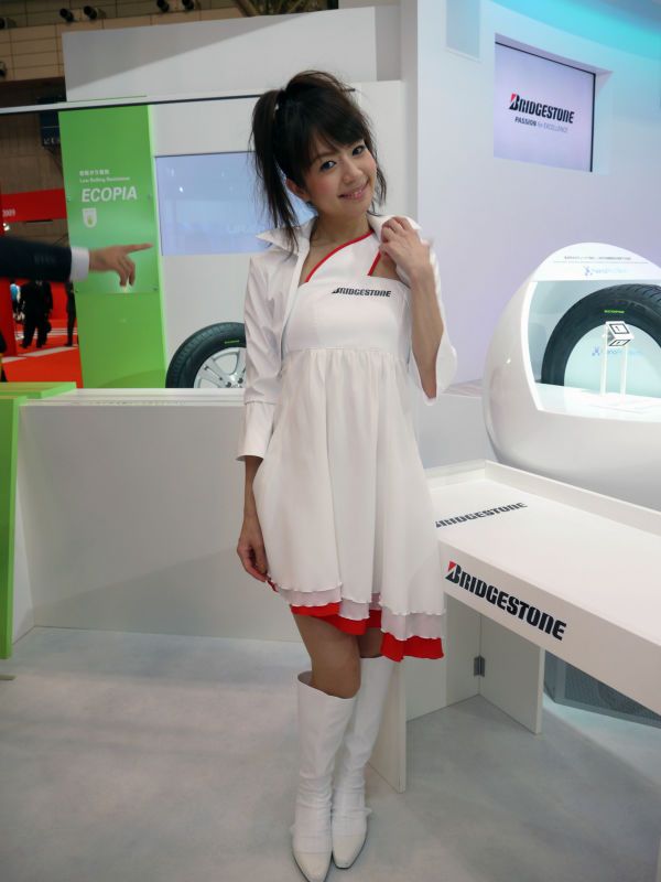 Japanese Auto Girls (43 pics)