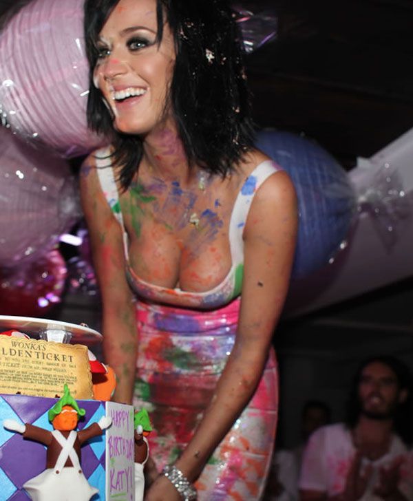 Here Comes Katy Perry Again and She Is Stunning (9 pics)