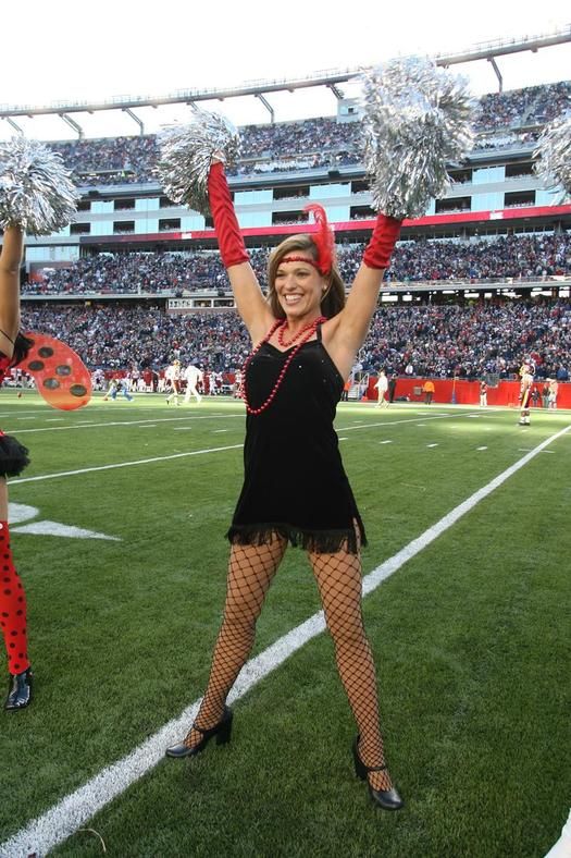 Cheerleaders Costume Contest (14 pics)
