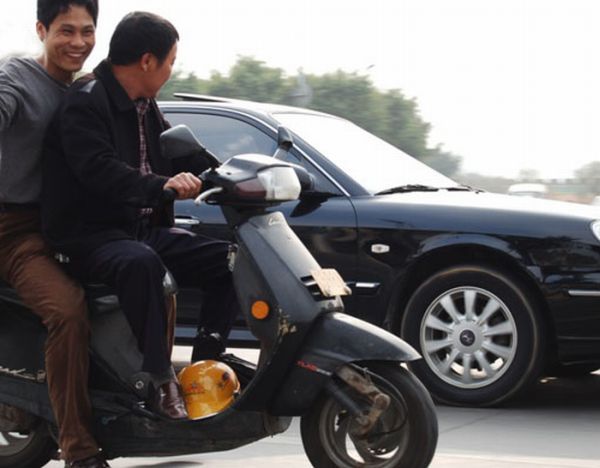 One Way to Tow a Scooter! (4 pics)