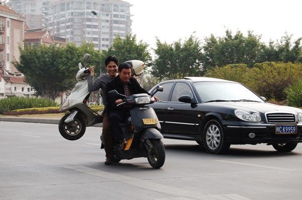 One Way to Tow a Scooter! (4 pics)