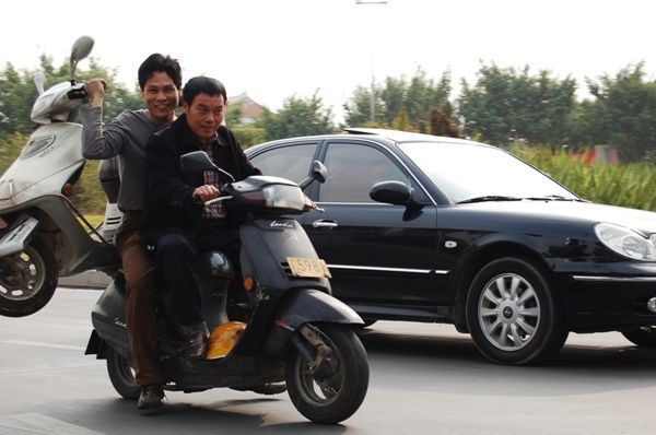 One Way to Tow a Scooter! (4 pics)
