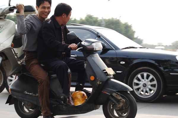 One Way to Tow a Scooter! (4 pics)