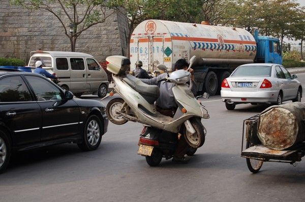One Way to Tow a Scooter! (4 pics)