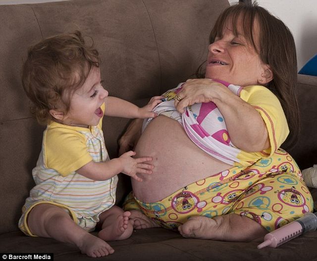 Return to World's Smallest Mother is Having Her 3rd Baby 8 pics