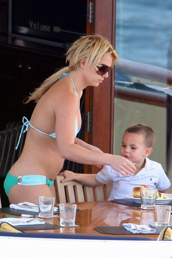 Britney Spears Bikiny Pictures (13 pics)