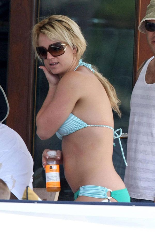 Britney Spears Bikiny Pictures (13 pics)