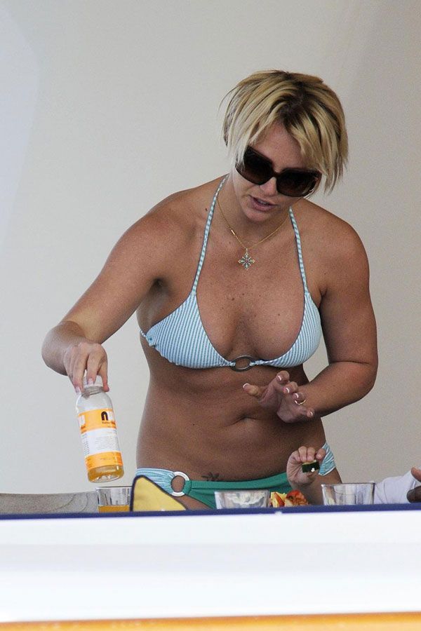 Britney Spears Bikiny Pictures (13 pics)
