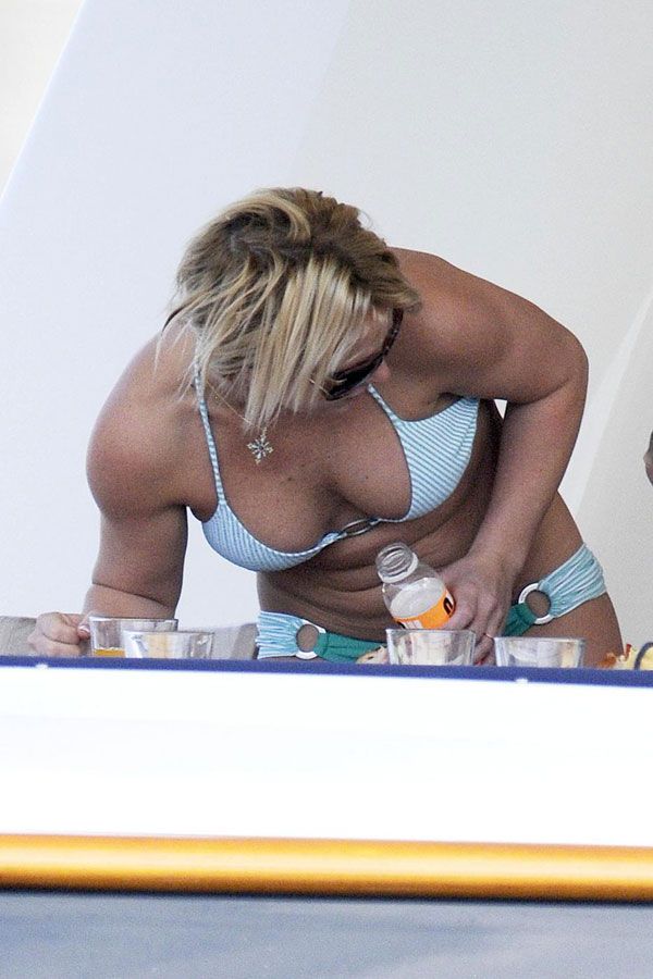 Britney Spears Bikiny Pictures (13 pics)