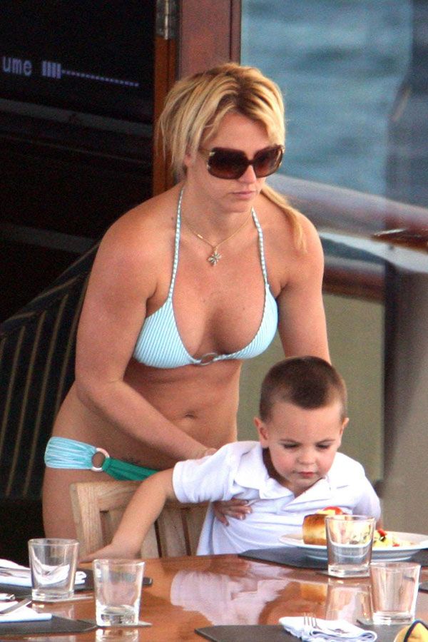 Britney Spears Bikiny Pictures (13 pics)