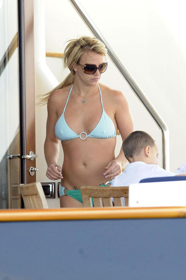 Britney Spears Bikiny Pictures (13 pics)