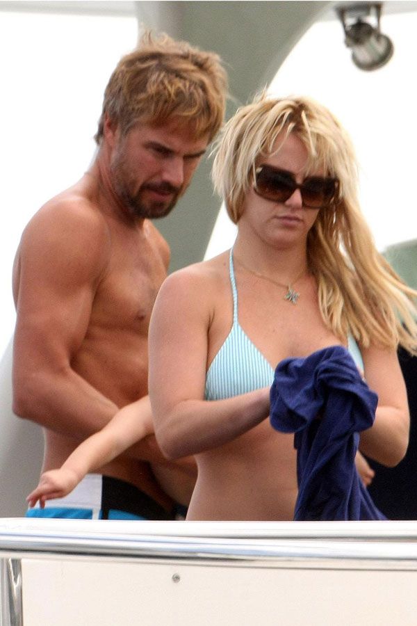 Britney Spears Bikiny Pictures (13 pics)
