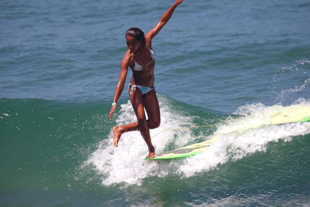 Gliding on the Waves (34 pics)