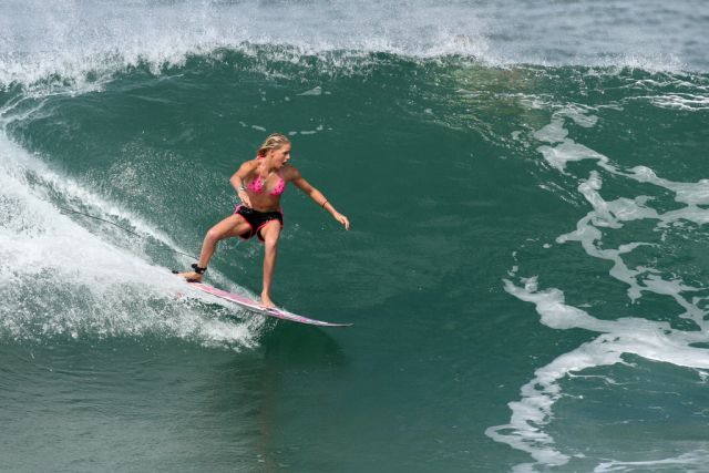Gliding on the Waves (34 pics)