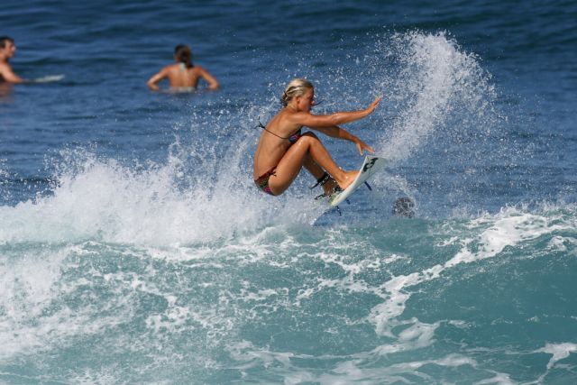 Gliding on the Waves (34 pics)
