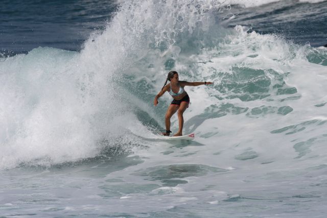 Gliding on the Waves (34 pics)
