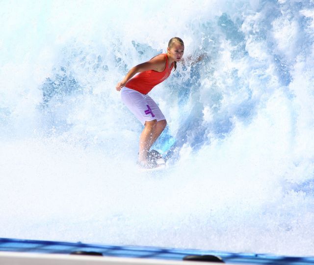 Gliding on the Waves (34 pics)