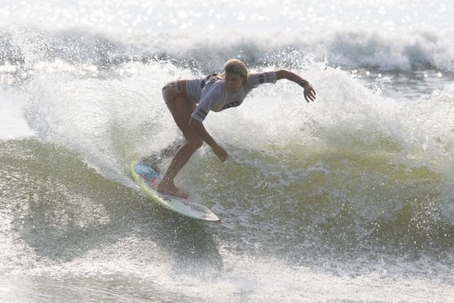 Gliding on the Waves (34 pics)