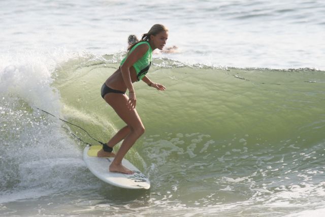 Gliding on the Waves (34 pics)