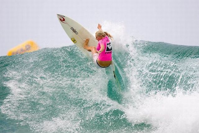 Gliding on the Waves (34 pics)