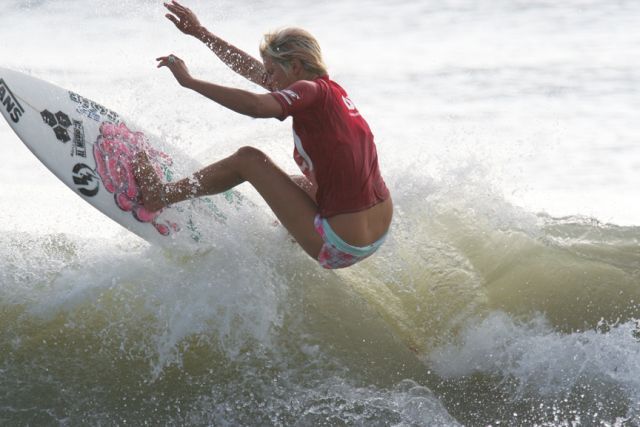 Gliding on the Waves (34 pics)