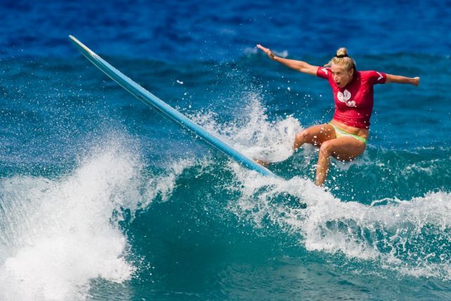 Gliding on the Waves (34 pics)