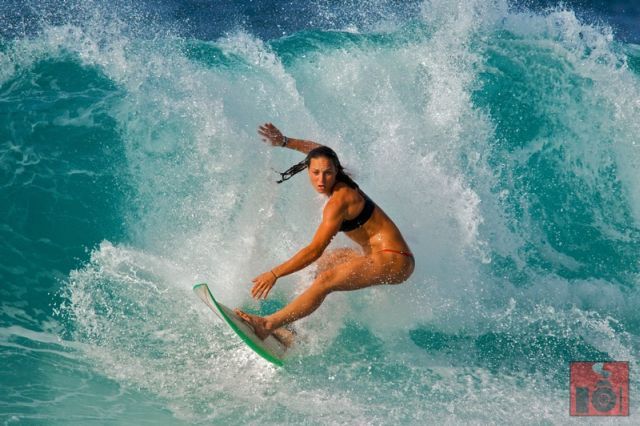 Gliding on the Waves (34 pics)