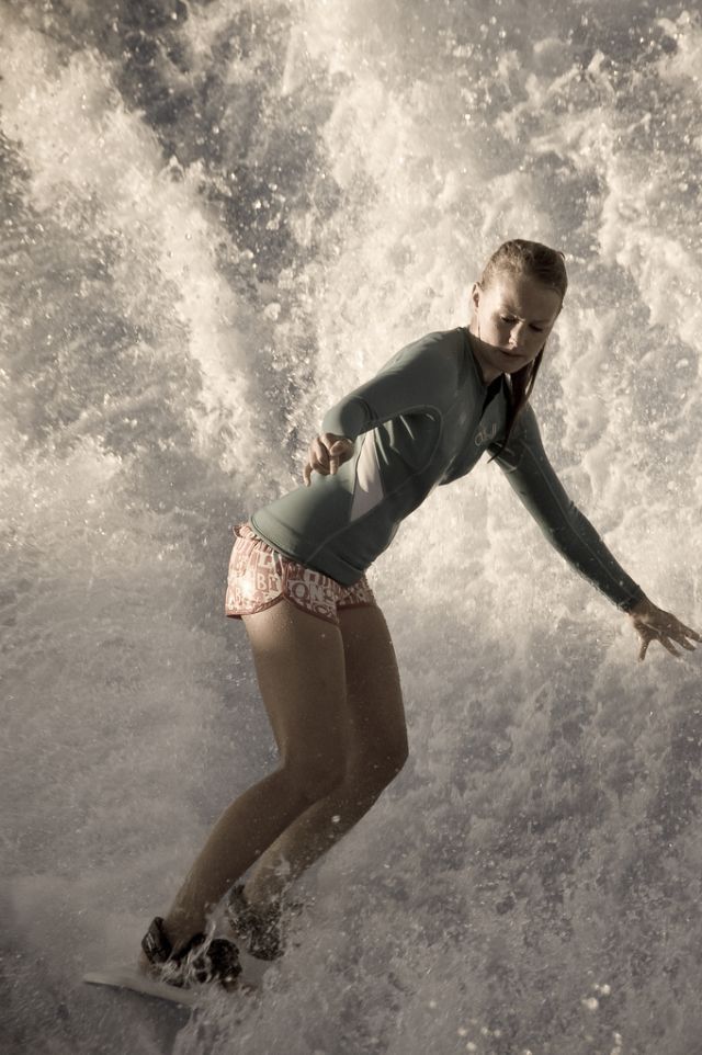 Gliding on the Waves (34 pics)