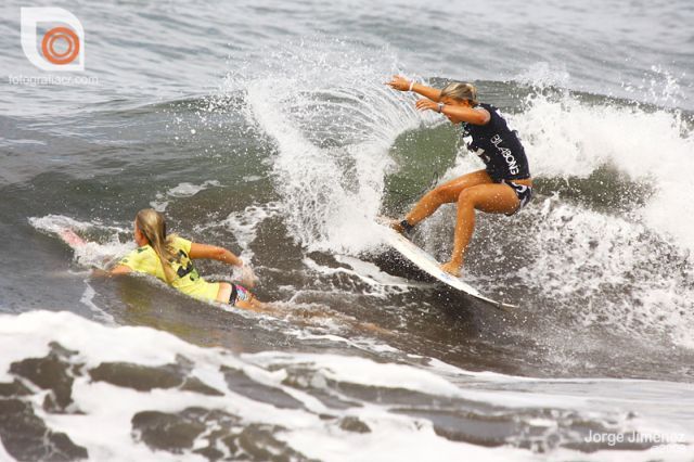 Gliding on the Waves (34 pics)