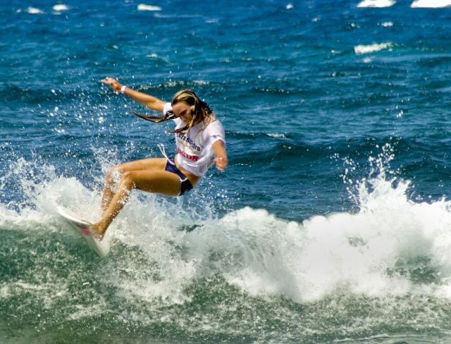 Gliding on the Waves (34 pics)