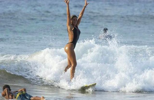 Gliding on the Waves (34 pics)