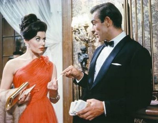 Girls That James Bond Had Sex With (25 pics)