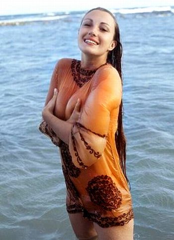 Girls That James Bond Had Sex With (25 pics)