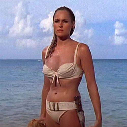 Girls That James Bond Had Sex With (25 pics)