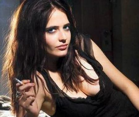 Girls That James Bond Had Sex With (25 pics)