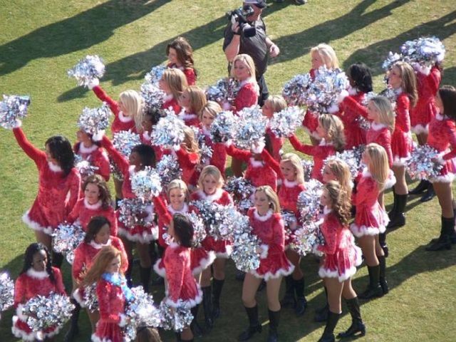 Compilation of Hot Cheerleaders (32 pics)