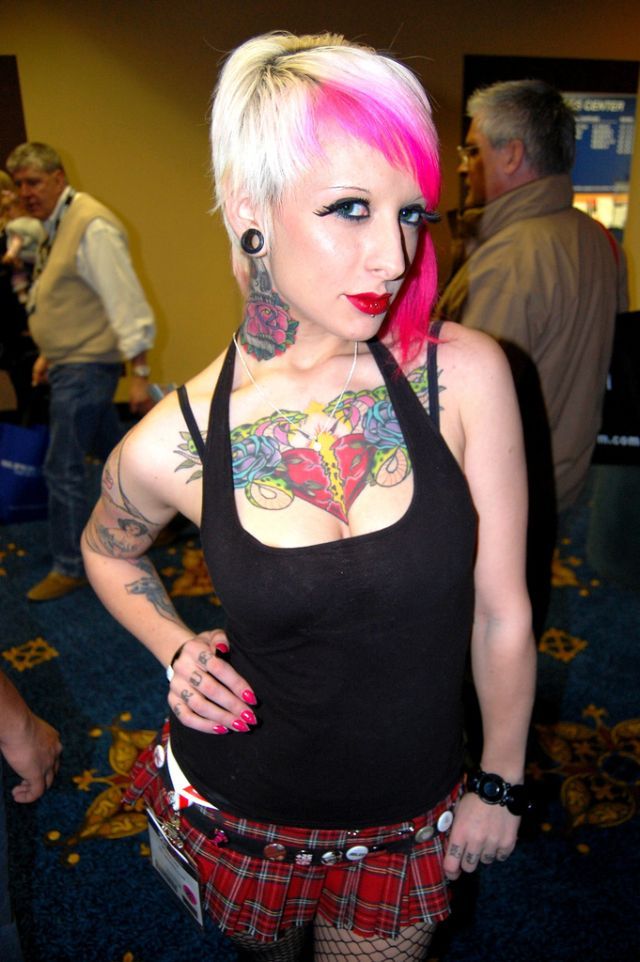 21 Compilation of Girls with Tattoos (51 pics)