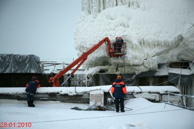 Is It an Iceberg or a Power Plant? (18 pics)