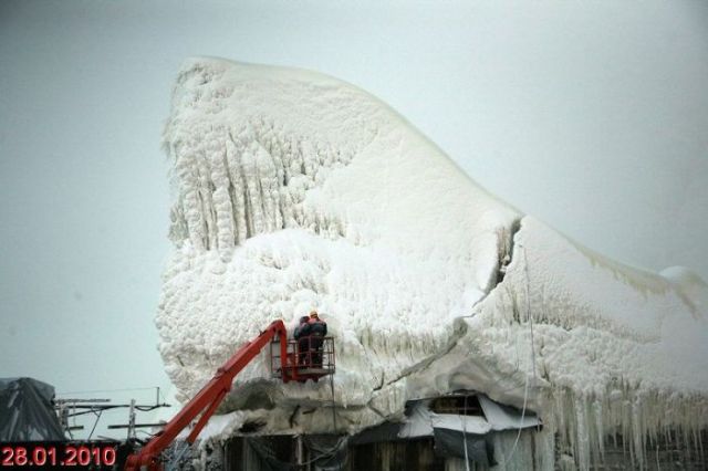 Is It an Iceberg or a Power Plant? (18 pics)