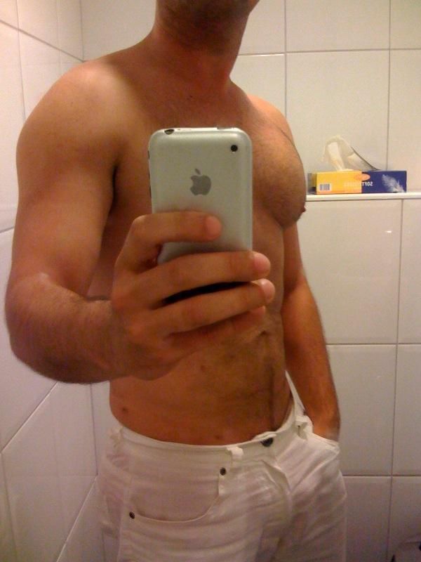 1 Hot Guys with iPhones 34 pics 