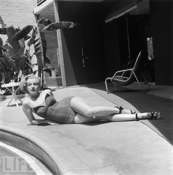 Marilyn Monroe in Swimsuits. Even Now Men Would Go Crazy about Her (12 pics)