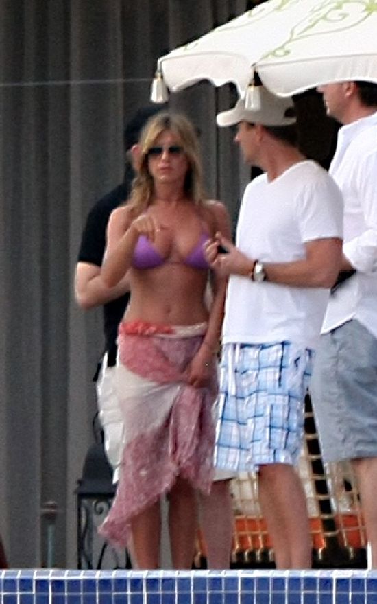 For a 41 Year Old Jennifer Aniston Has a Rocking Tushie(16 pics)