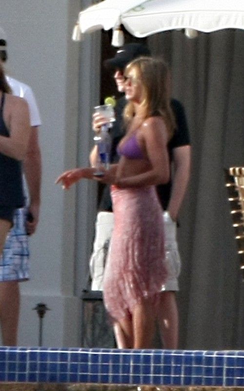 For a 41 Year Old Jennifer Aniston Has a Rocking Tushie(16 pics)