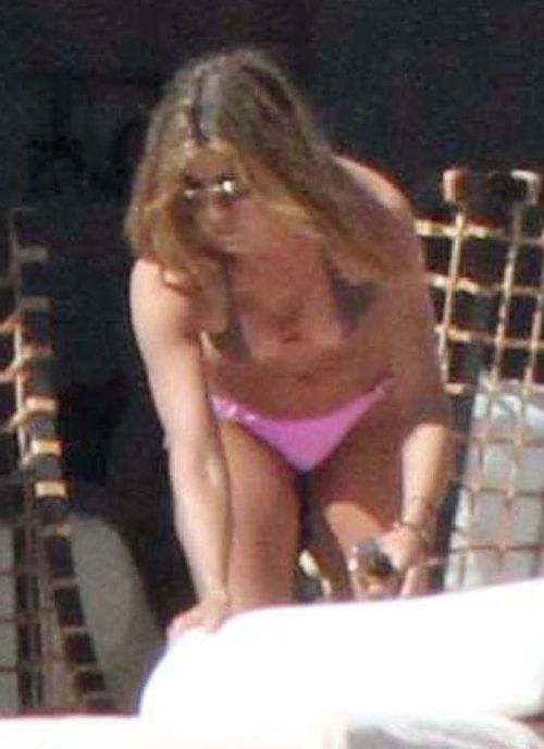 For a 41 Year Old Jennifer Aniston Has a Rocking Tushie(16 pics)