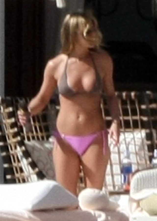 For a 41 Year Old Jennifer Aniston Has a Rocking Tushie(16 pics)