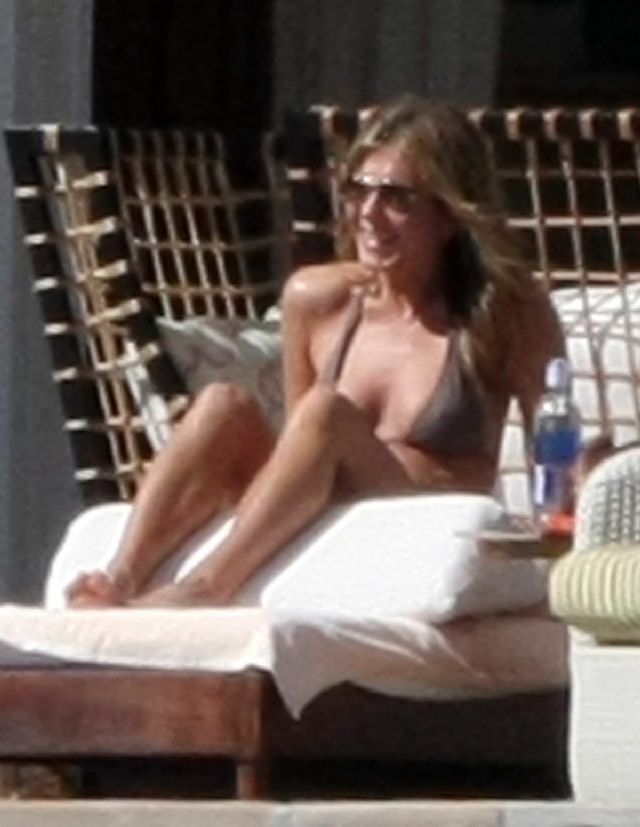 For a 41 Year Old Jennifer Aniston Has a Rocking Tushie(16 pics)