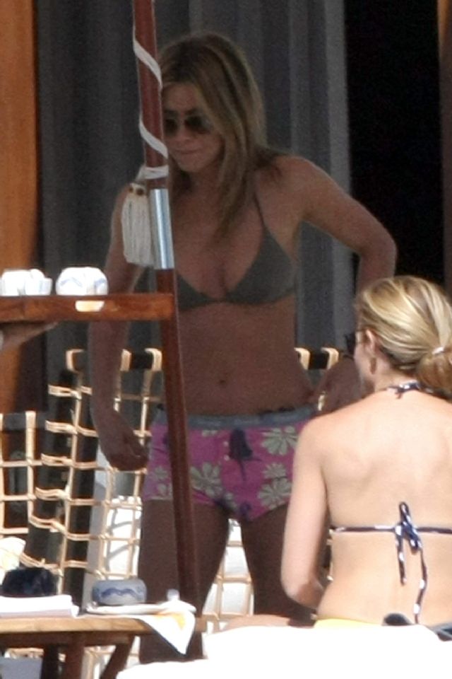 For a 41 Year Old Jennifer Aniston Has a Rocking Tushie(16 pics)