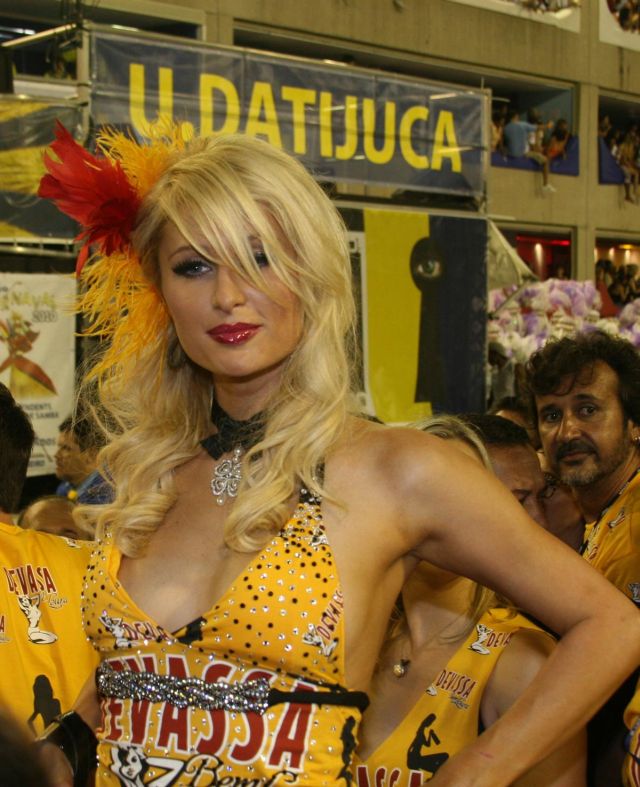Paris Hilton with a Big Cleavage at Rio de Janeiro Carnival (6 pics)