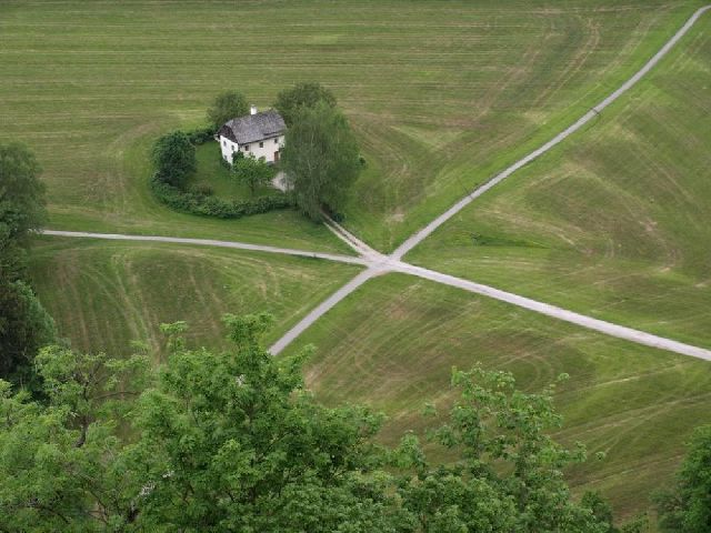 Alone in the middle of nowhere (16 pics)